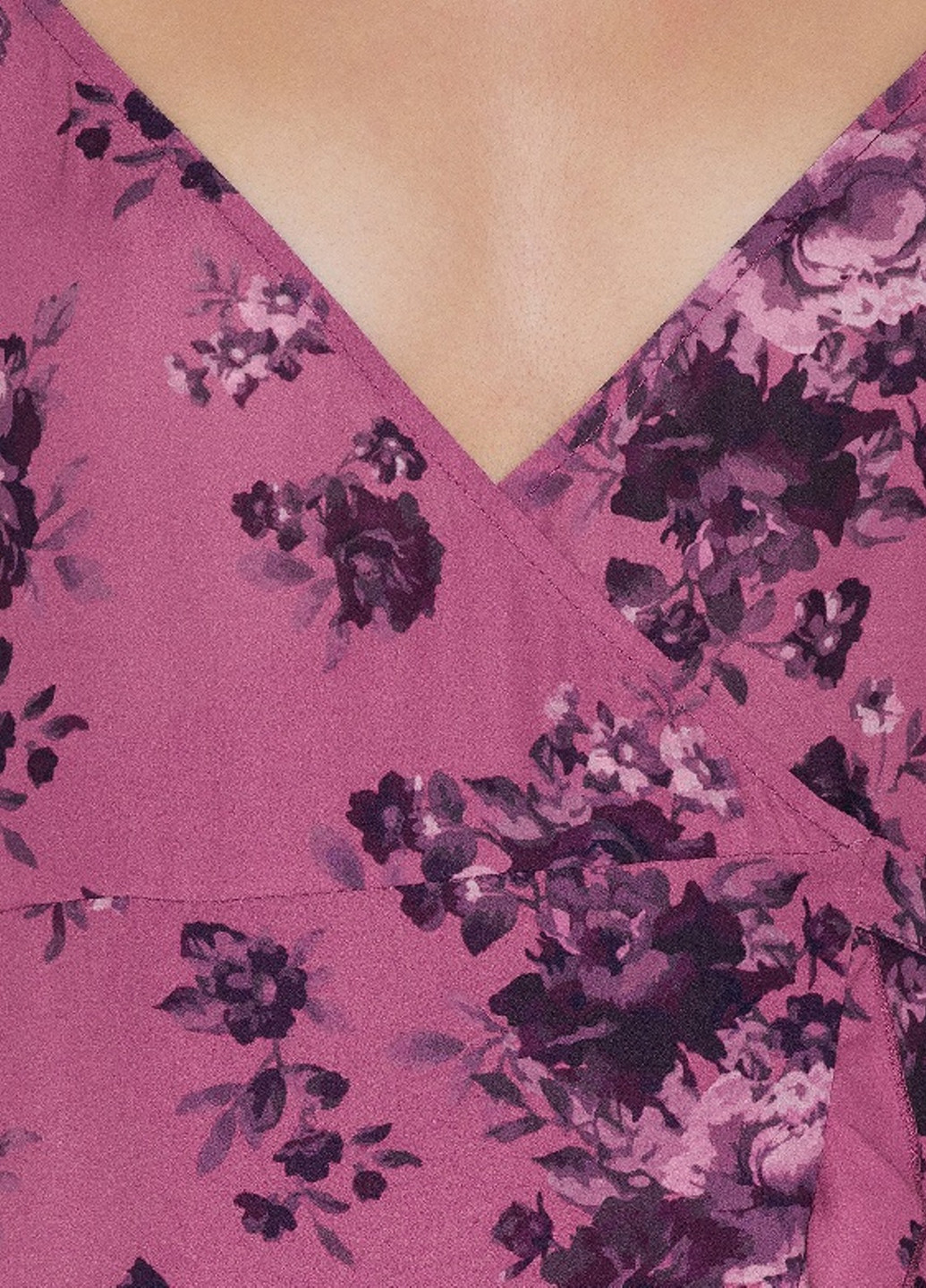 Розовое кэжуал платье на запах NA-KD с цветочным принтом