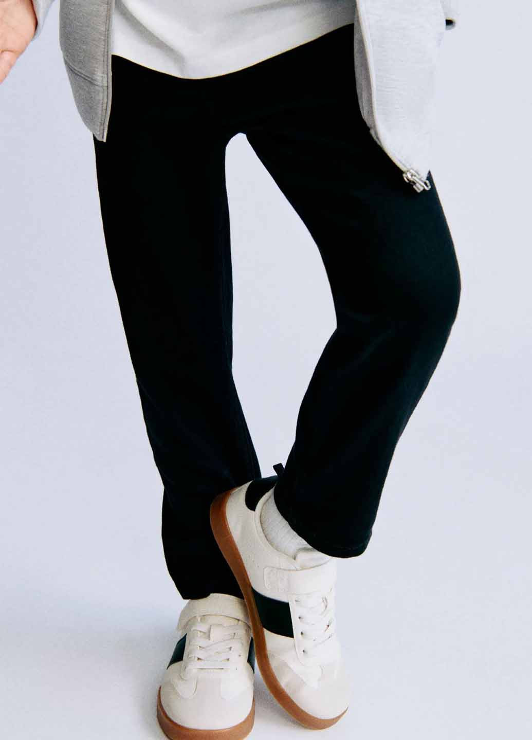 Черные демисезонные слим джинсы H&M