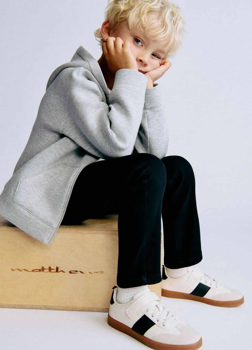 Черные демисезонные слим джинсы H&M