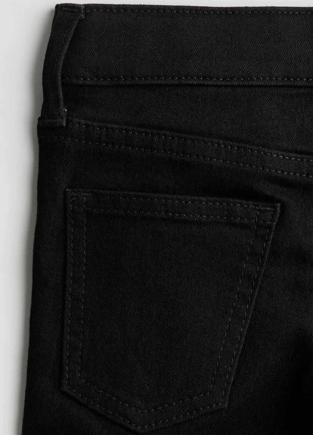 Черные демисезонные слим джинсы H&M