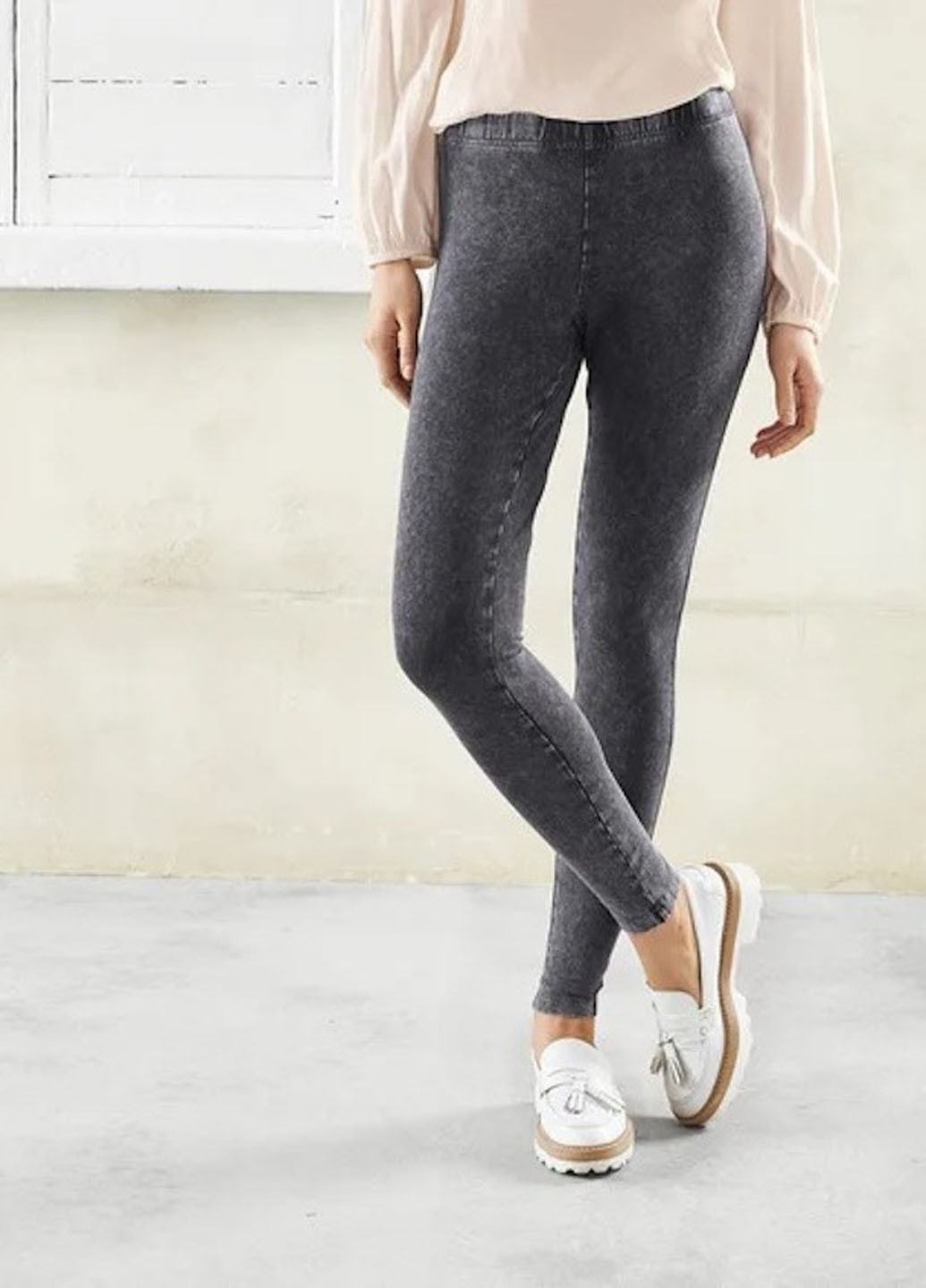 Темно-серые демисезонные леггинсы Esmara