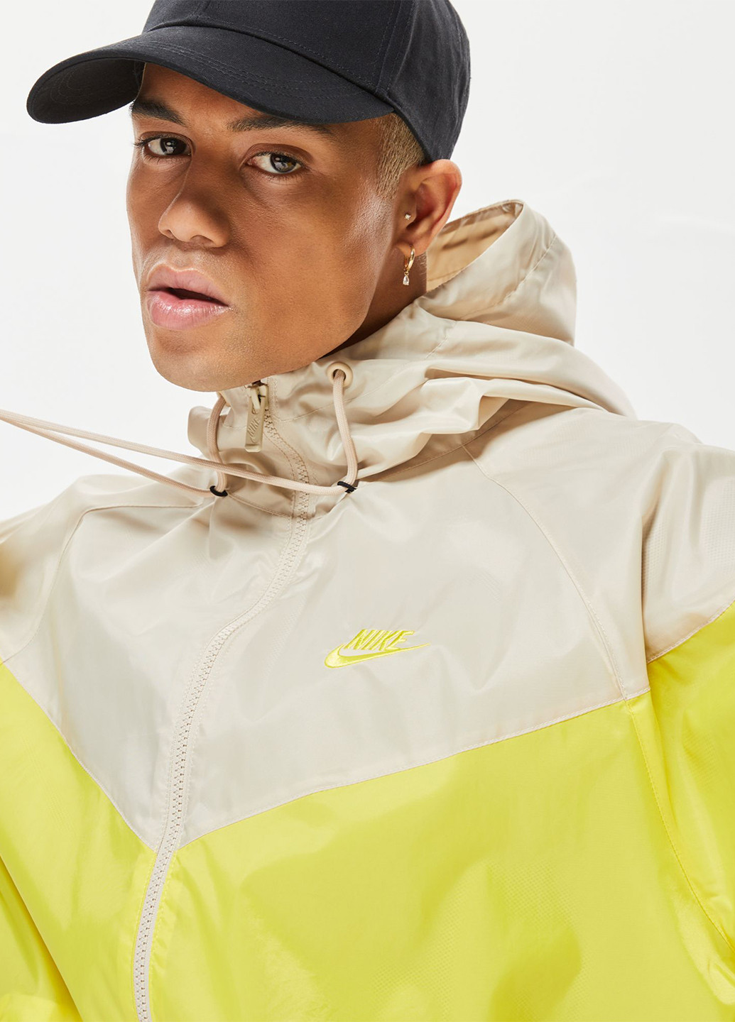 Желтая демисезонная куртка Nike SPORTSWEAR WINDRUNNER