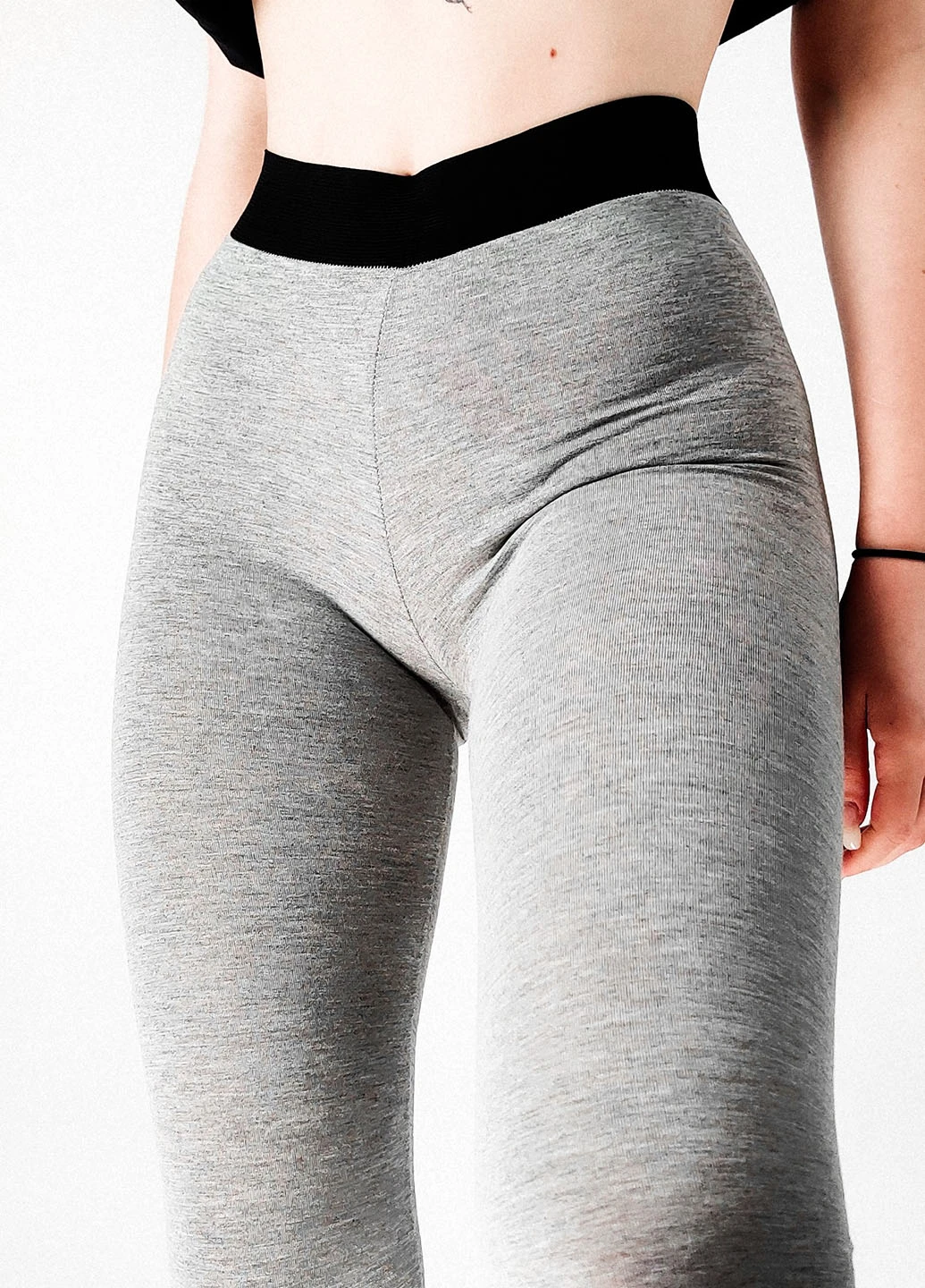 Серые демисезонные леггинсы Boohoo