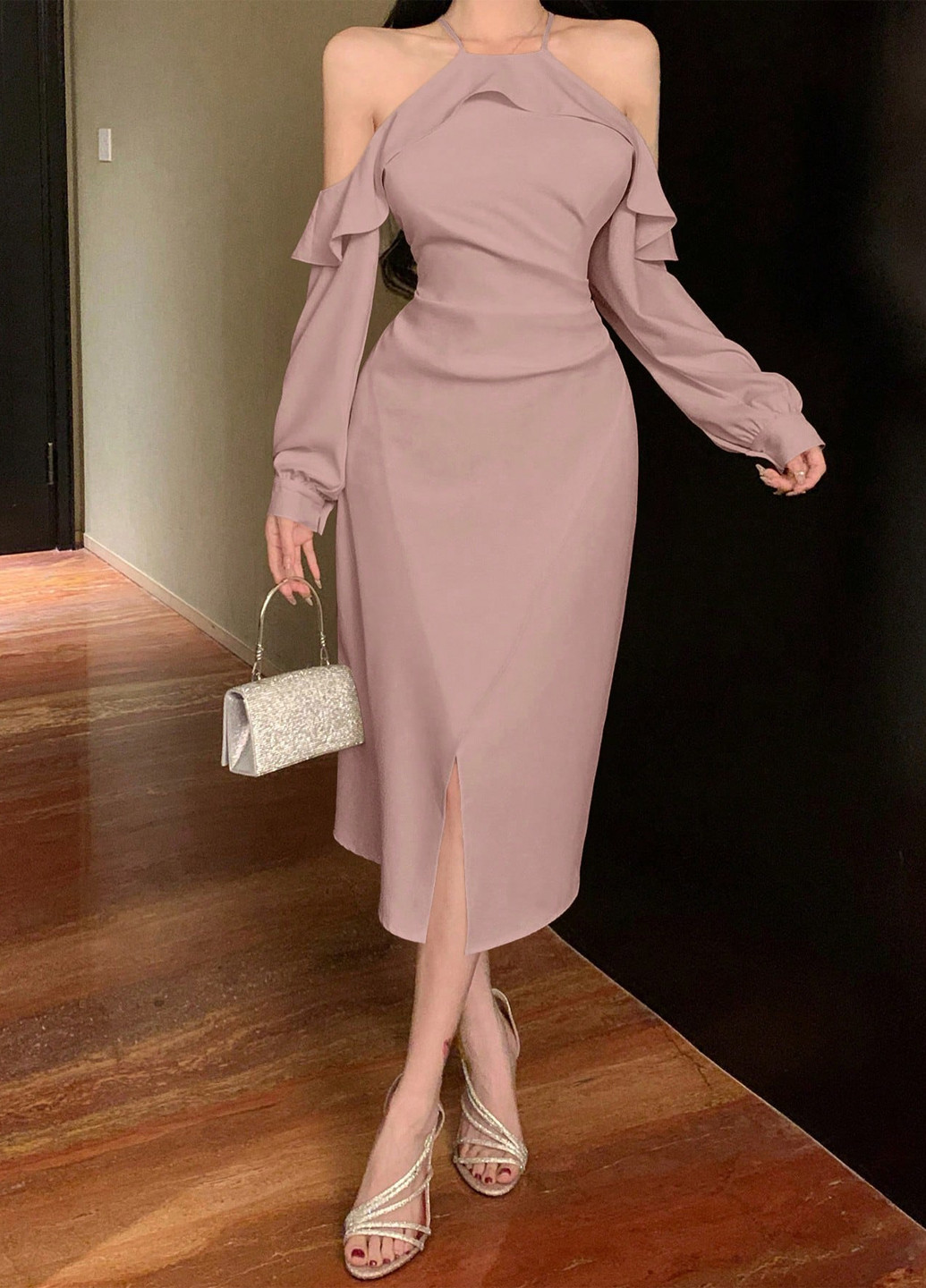 Пудрова кежуал сукня на запах, з відкритими плечима SHEIN однотонна