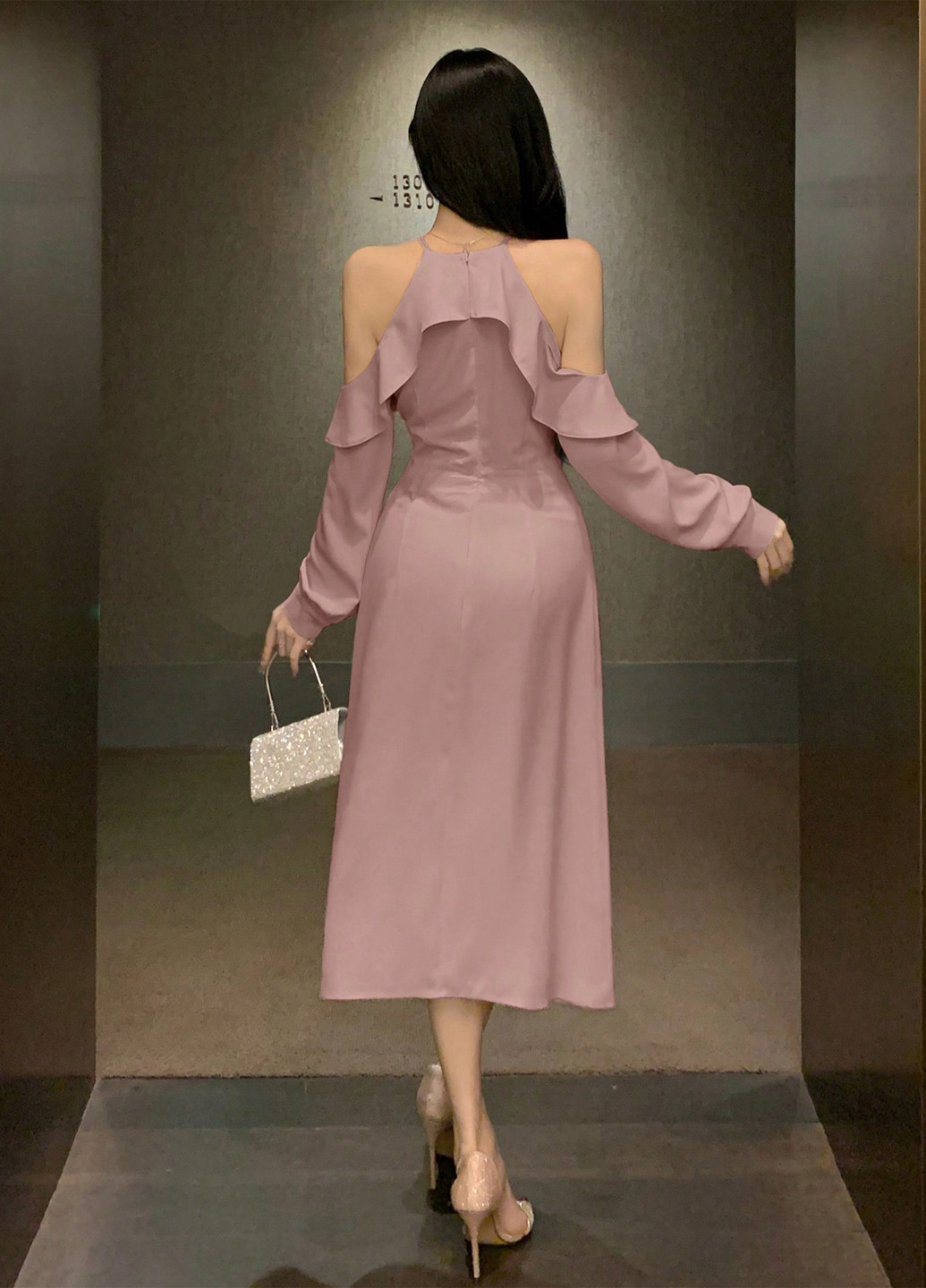 Пудрова кежуал сукня на запах, з відкритими плечима SHEIN однотонна