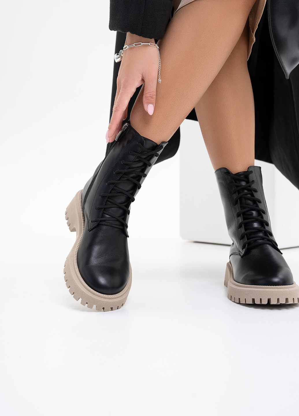 Зимние ботинки женские ISSA PLUS со шнуровкой