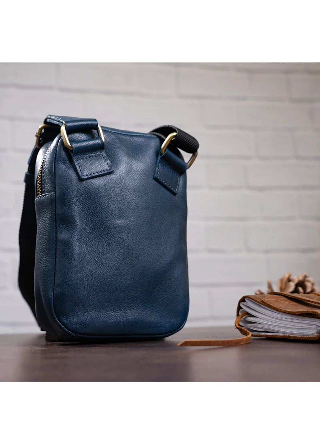 Чоловіча шкіряна сумка 19,5х14,5х4 см Shvigel (252127452)