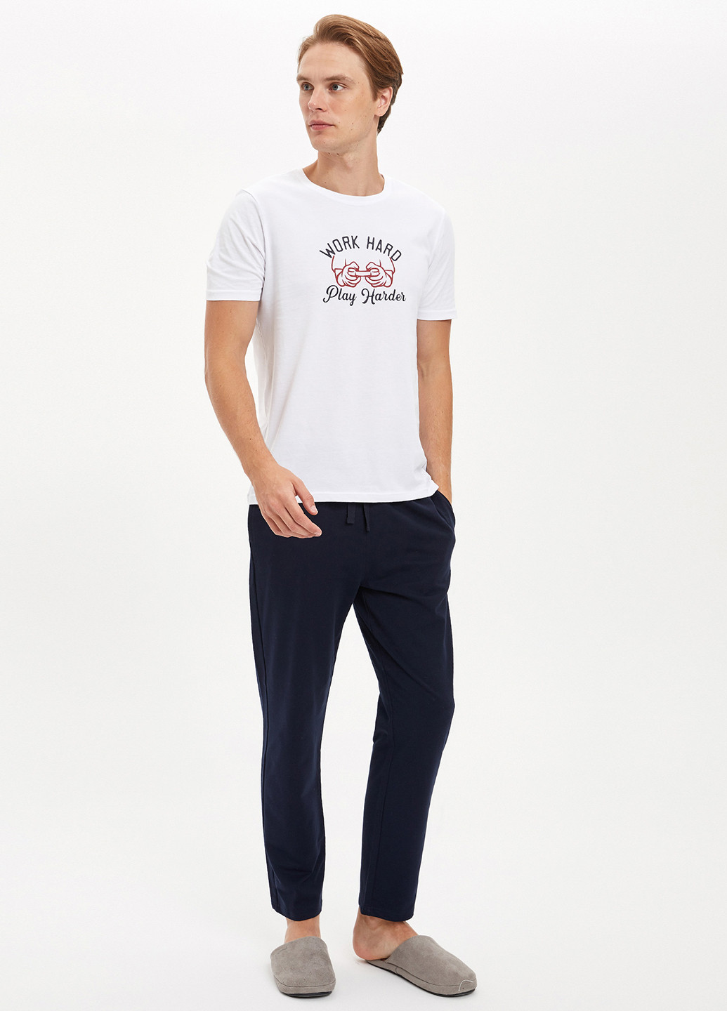 Белый демисезонный комплект(футболка, брюки) DeFacto