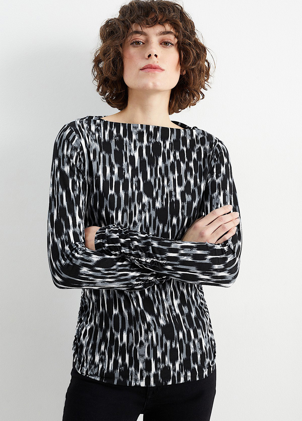 Чёрно-белую блуза C&A