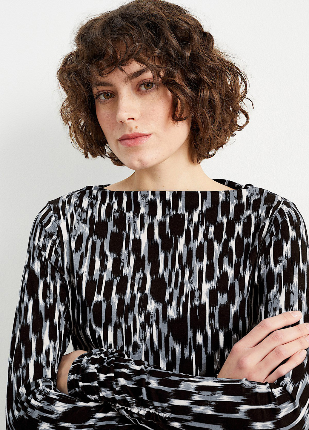 Чёрно-белую блуза C&A