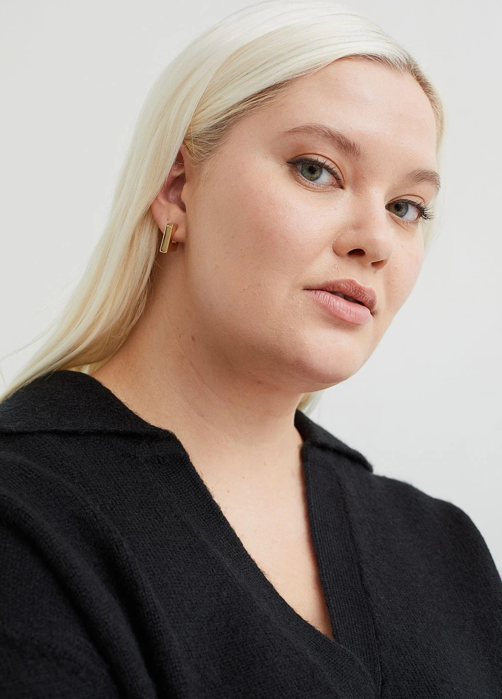 Черное кэжуал платье платье-свитер H&M однотонное