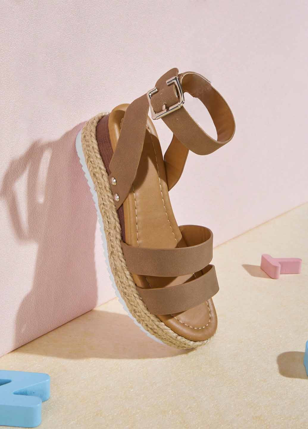 Коричневые босоножки SHEIN на плетеной подошве