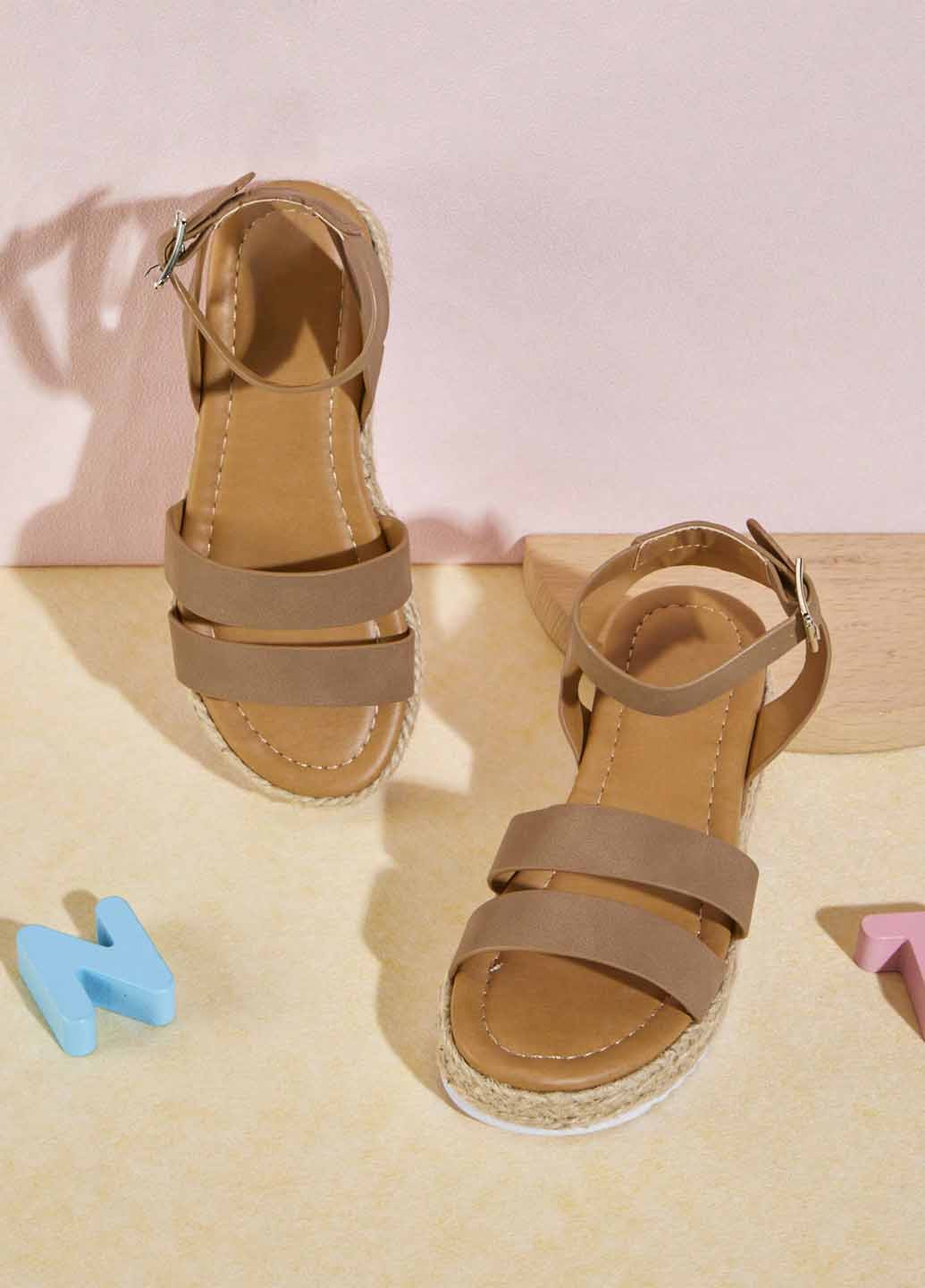 Коричневые босоножки SHEIN на плетеной подошве