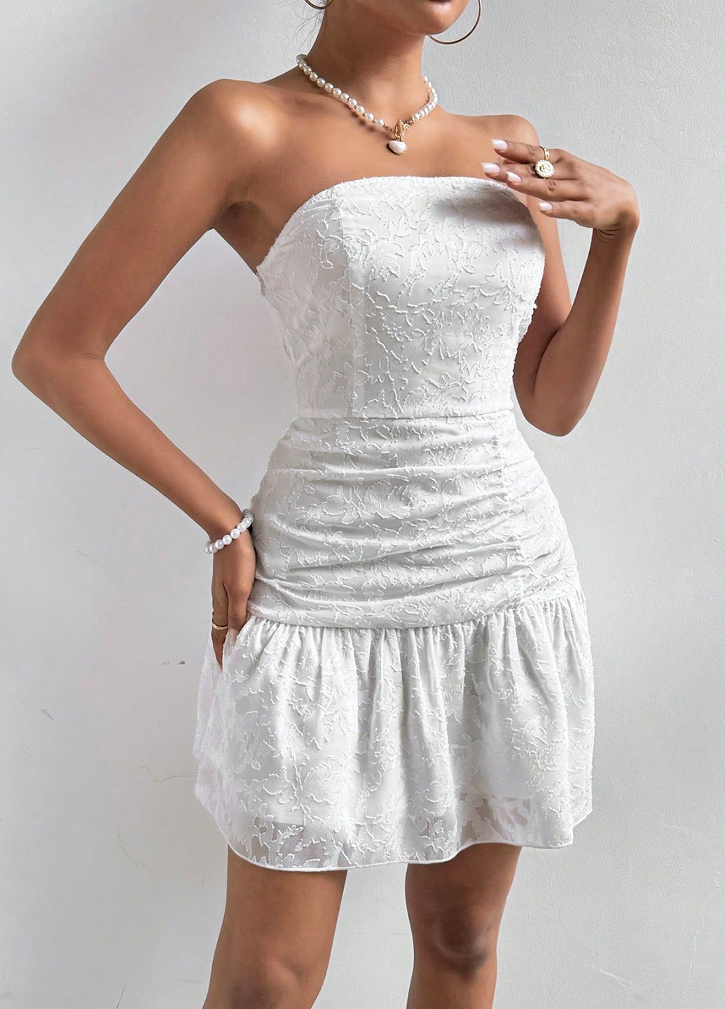 Белое коктейльное платье бандо, с открытой спиной SHEIN однотонное