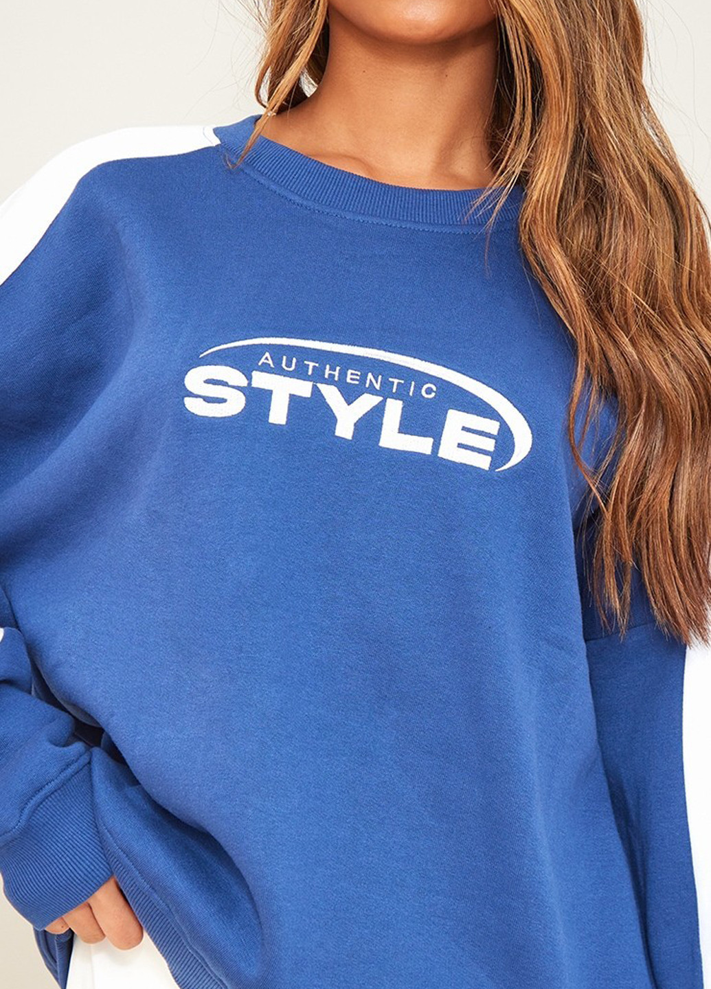 Синій світшот PrettyLittleThing напис без декору (308792198)