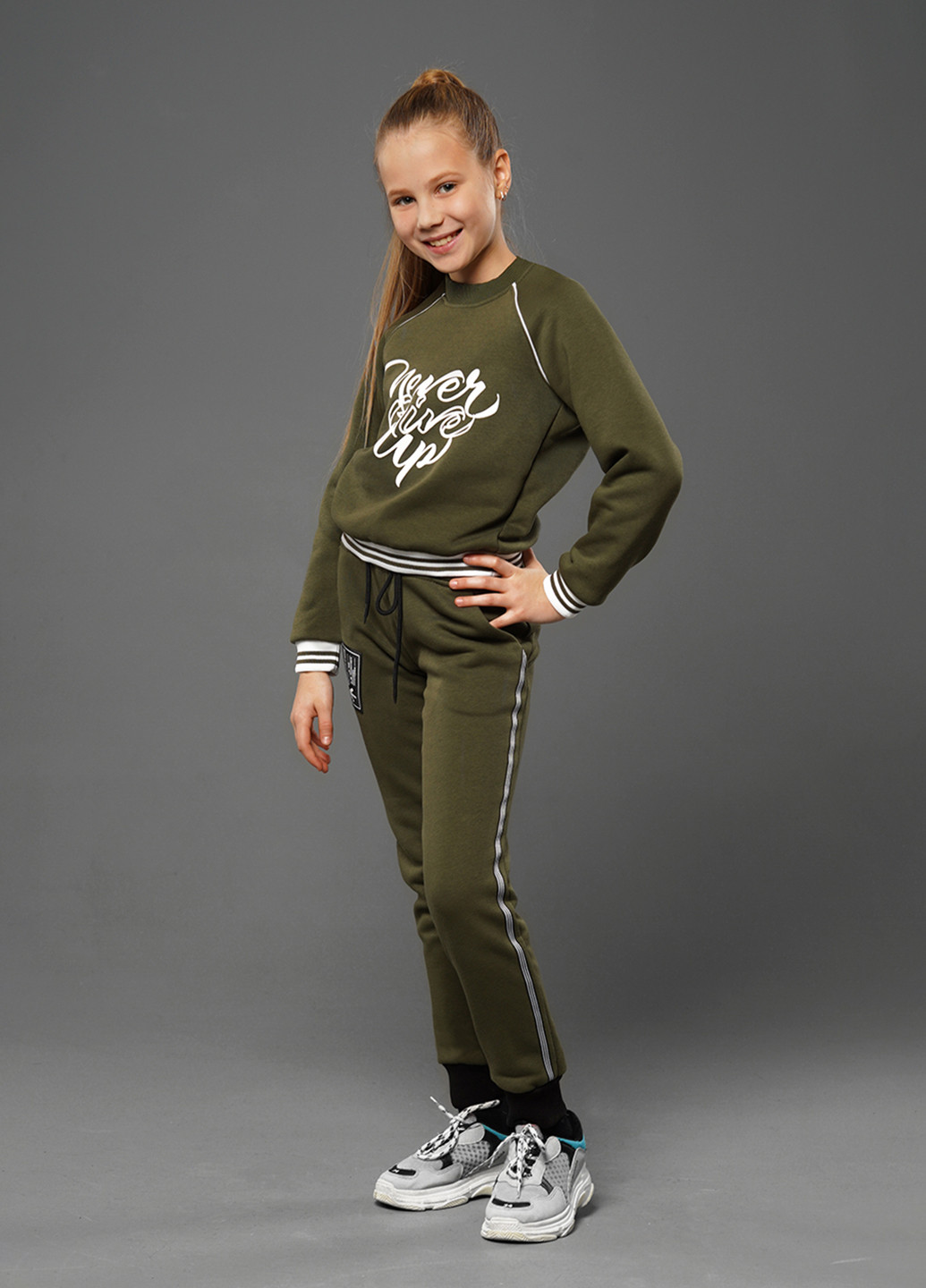 Sinthia свитшот надпись хаки casual надпись хаки кэжуал