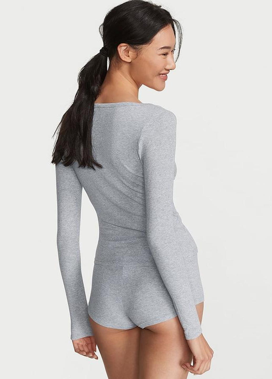 Серая всесезон пижама (лонгслив, шорты) лонгслив + шорты Victoria's Secret