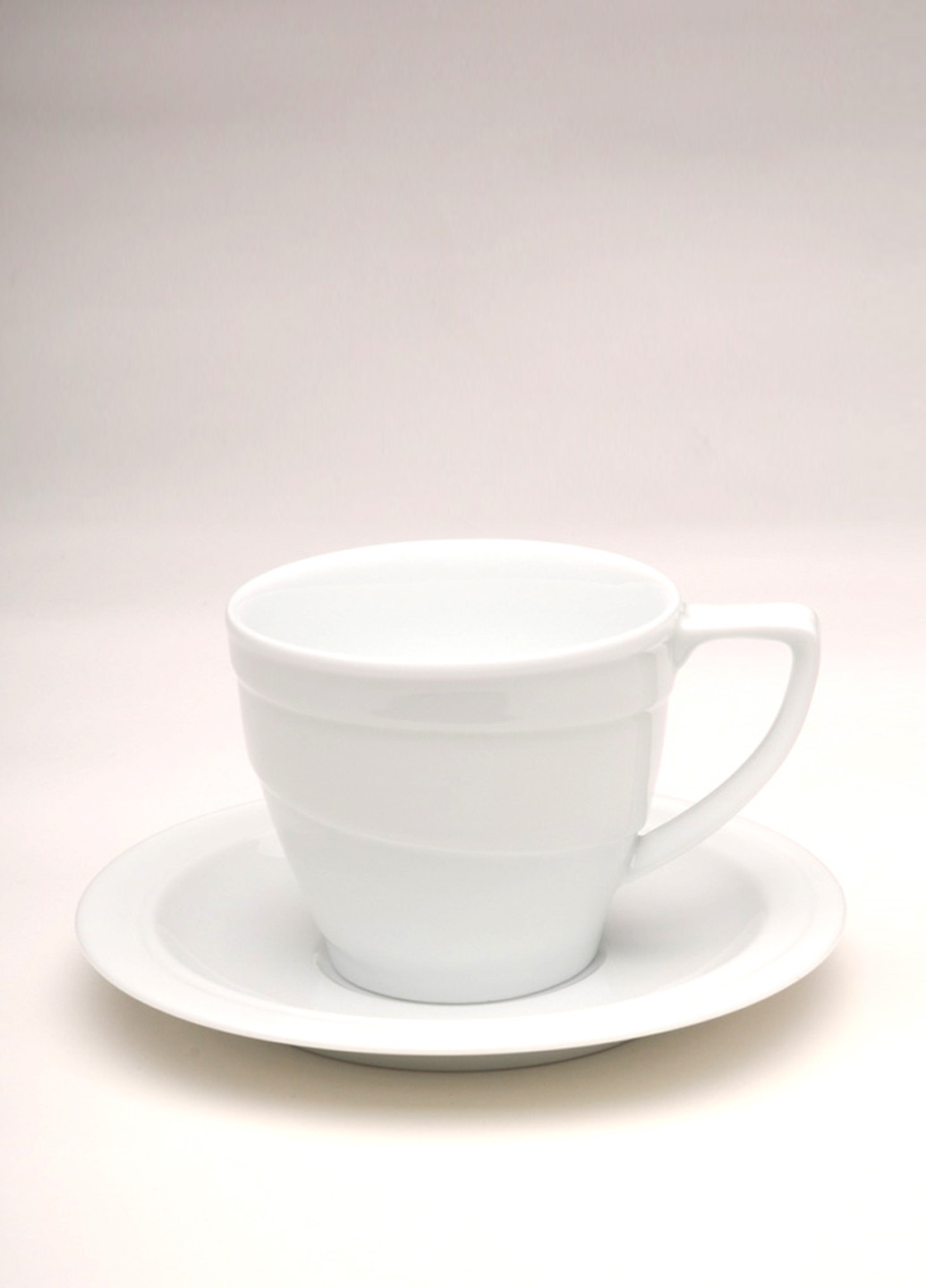 Фарфоровая чашка с блюдцем для завтраков Hotel 1690209, 0,4 л BergHoff (12930312)
