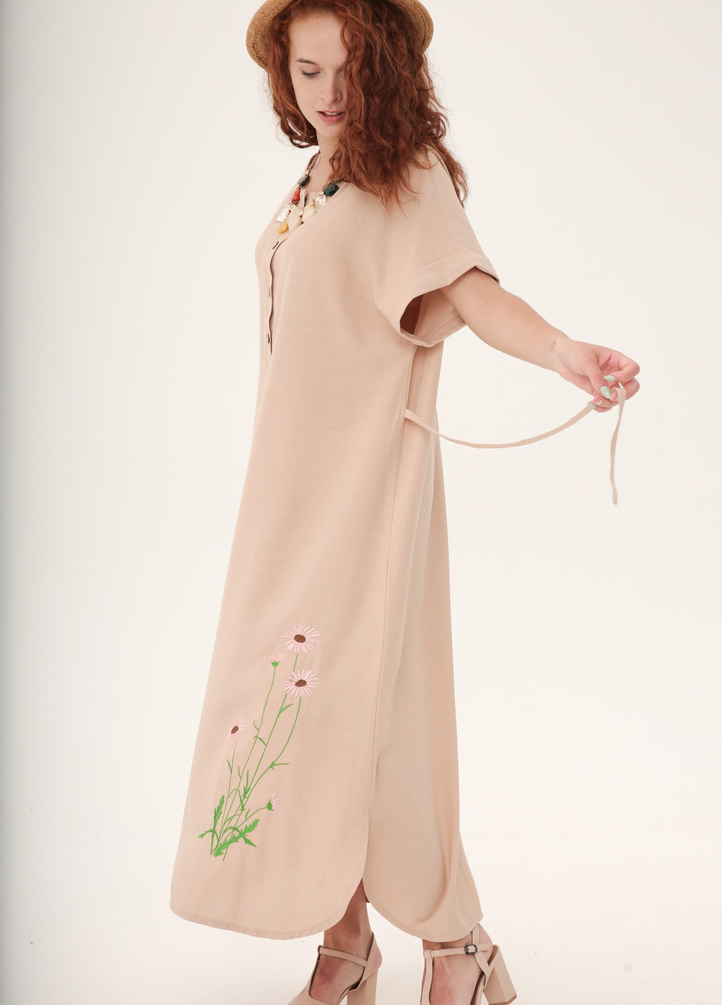 Бежевое кэжуал длинное льняное платье с вышивкой "ромашки" INNOE