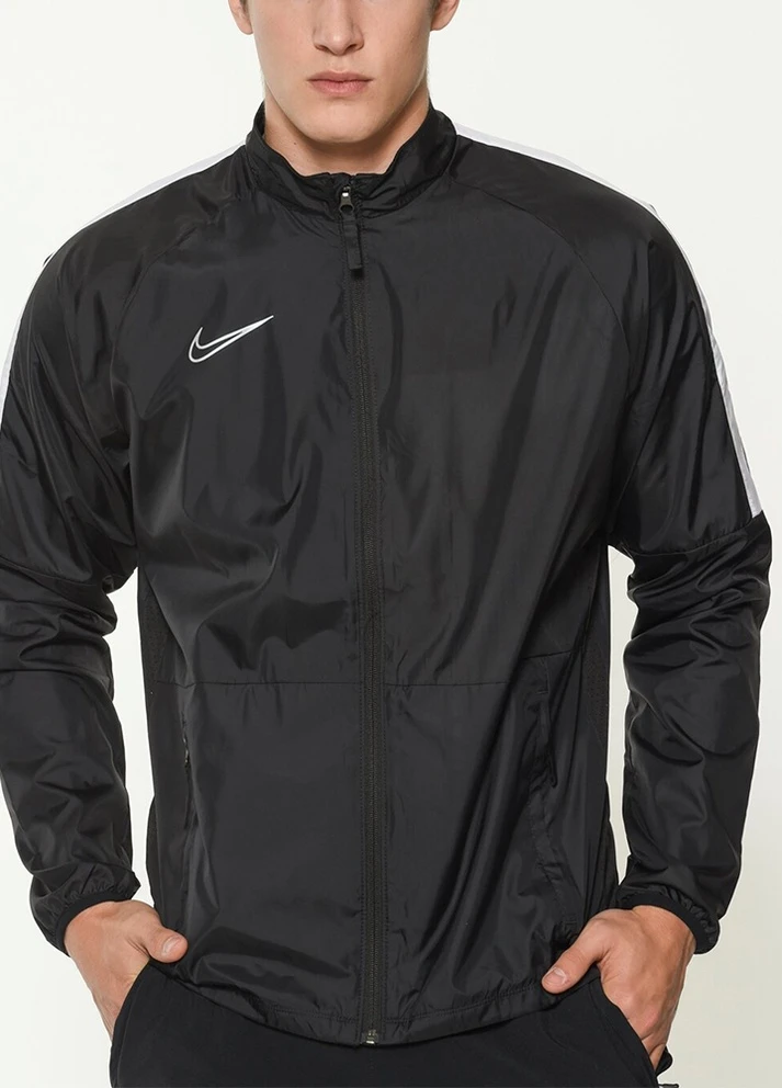 Черная демисезонная ветровка Nike