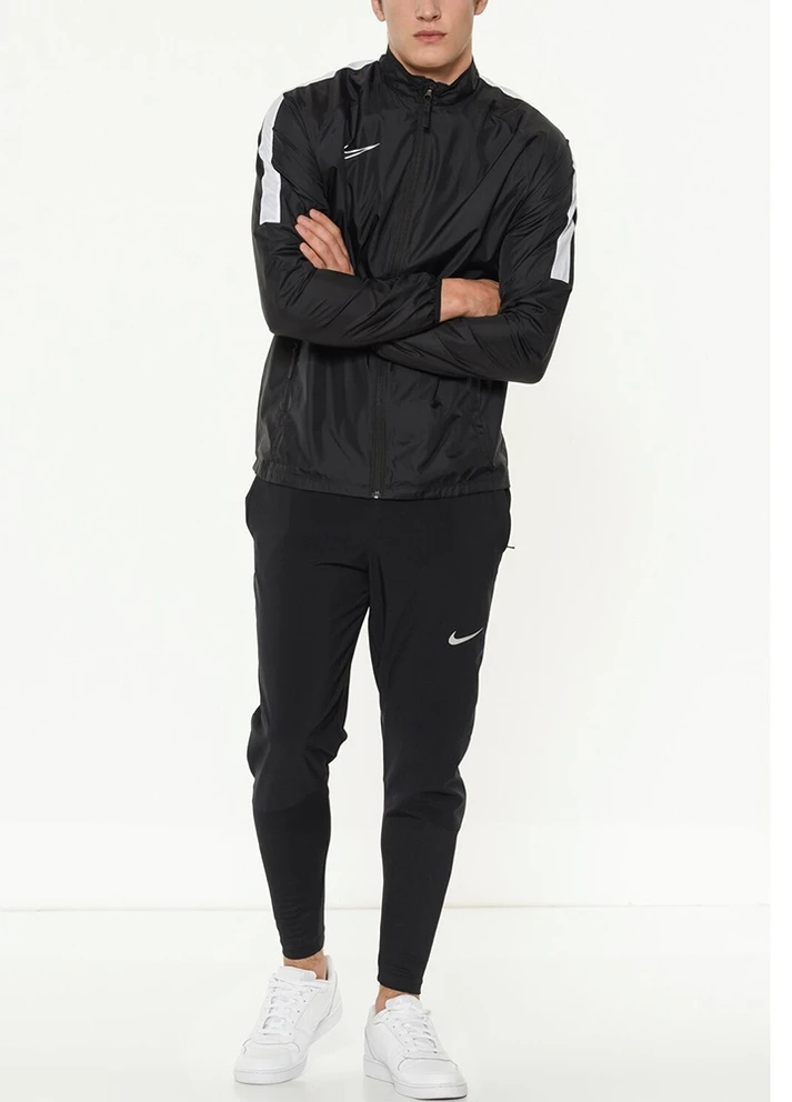 Черная демисезонная ветровка Nike