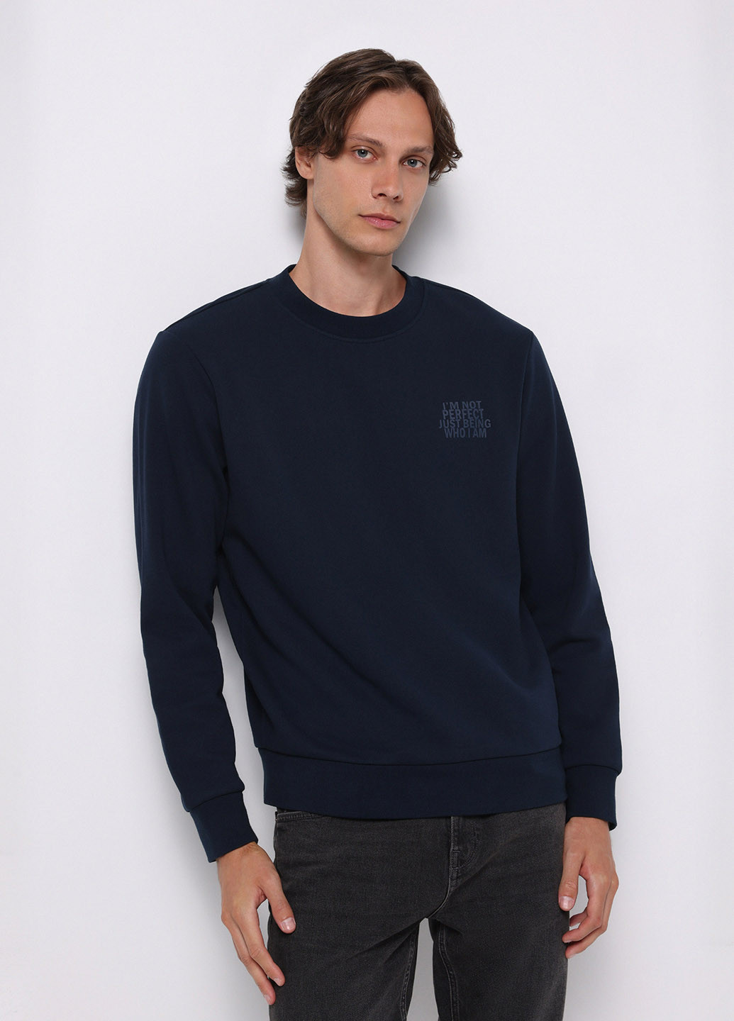 Темно-синій світшот Colin's напис без декору (360767734)