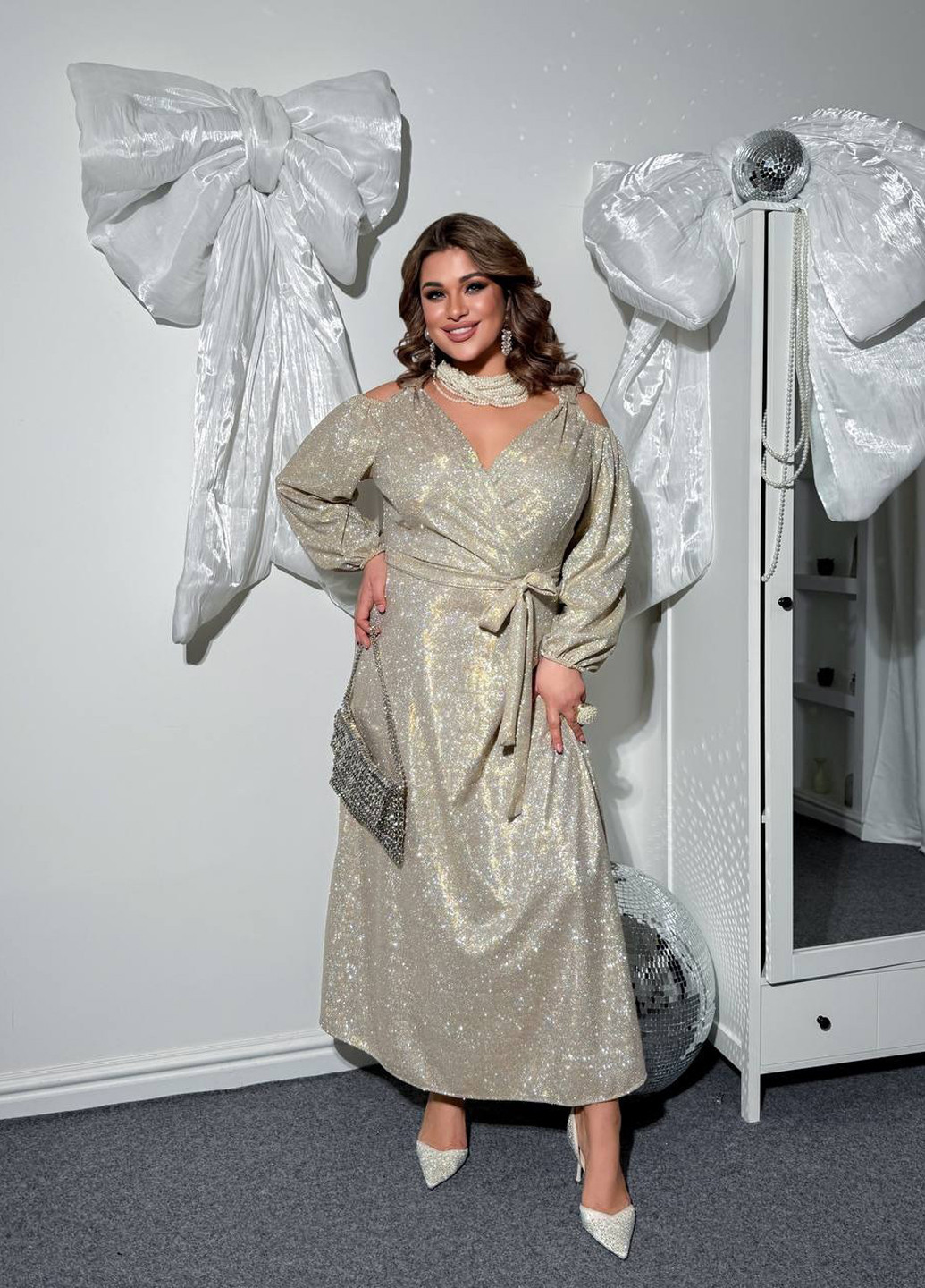 Бежева вечірня сукня на запах Fashion однотонна