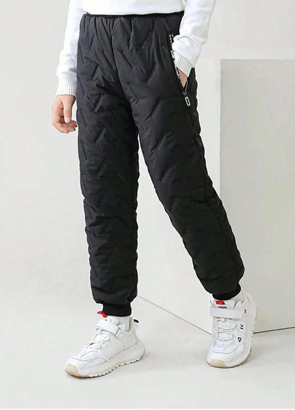 Черные спортивные зимние брюки джоггеры SHEIN