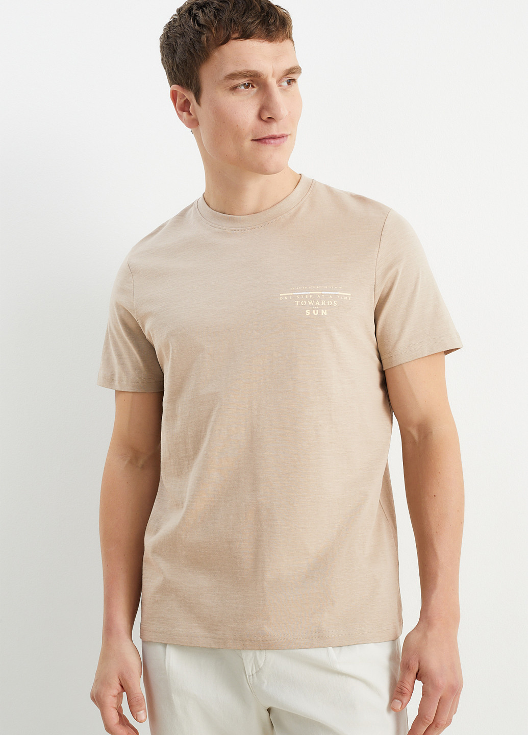 Серо-бежевая футболка C&A