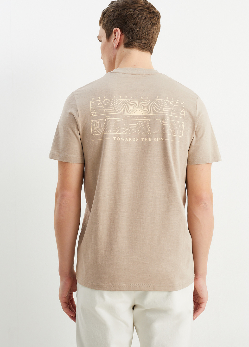 Серо-бежевая футболка C&A