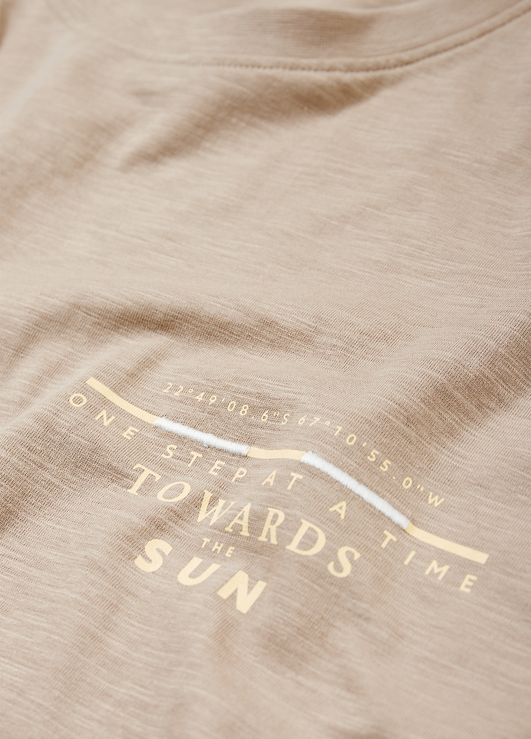 Серо-бежевая футболка C&A