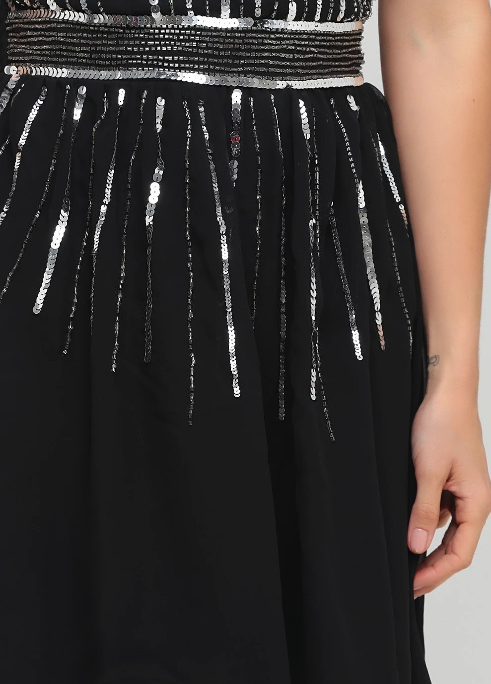 Черное коктейльное платье с открытыми плечами Little Mistress