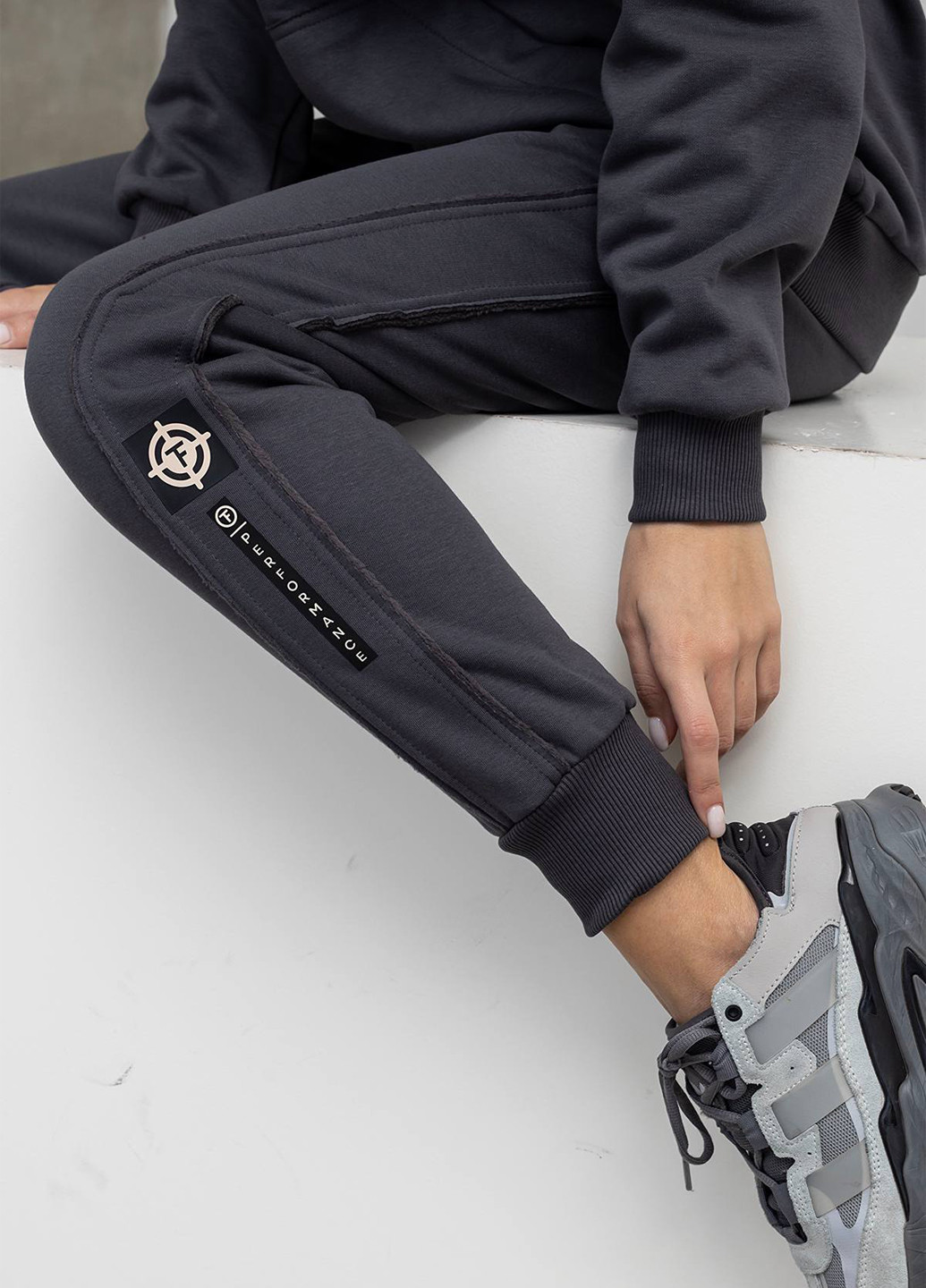 Теплий жіночий костюм (худі, штани) зі швами навиворіт TOTALFIT (303023615)