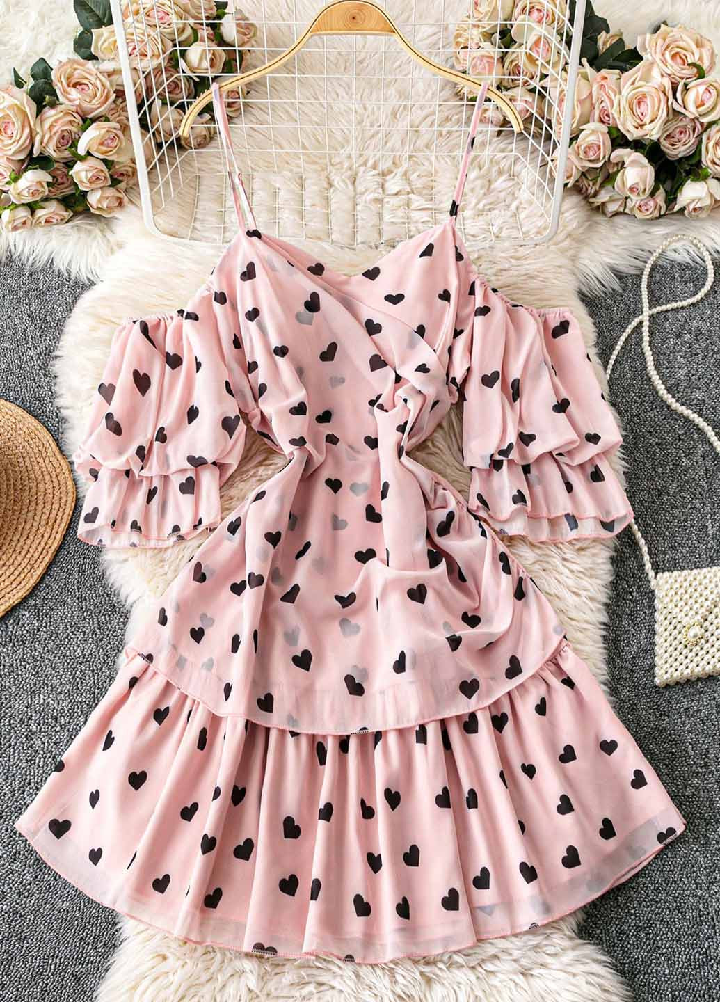 Светло-розовое кэжуал платье а-силуэт, с открытыми плечами SHEIN сердечки