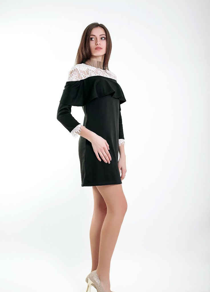 Черное кэжуал симпатичное нарядное платье трапеция с баской на плечах и гипюром сверху vega Podium однотонное