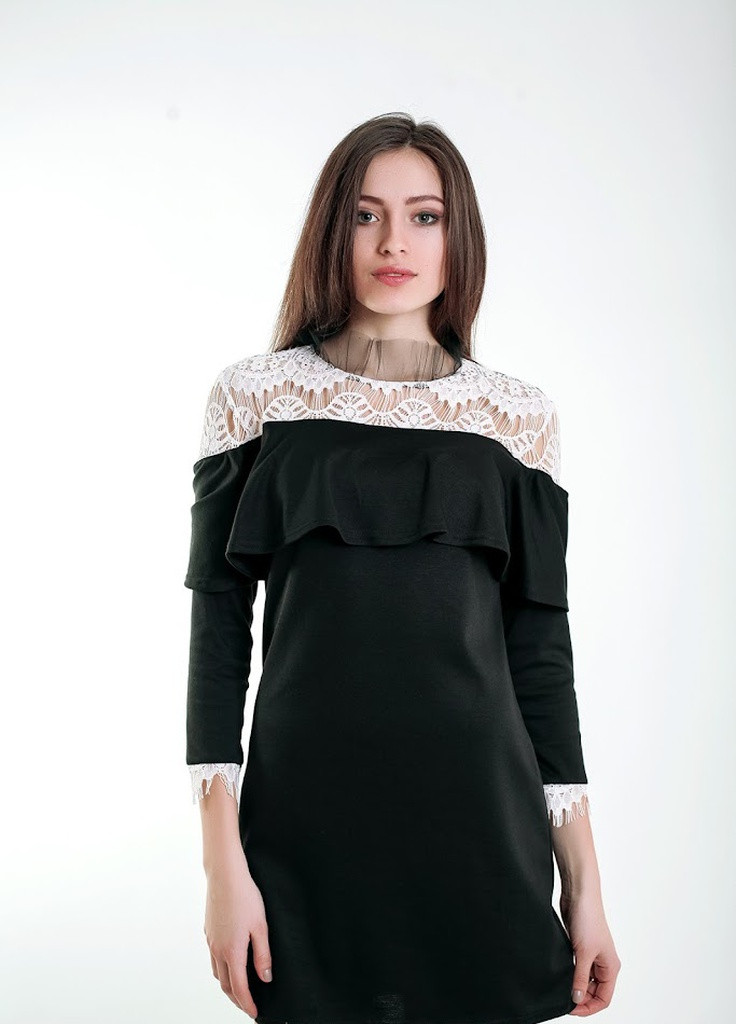 Черное кэжуал симпатичное нарядное платье трапеция с баской на плечах и гипюром сверху vega Podium однотонное