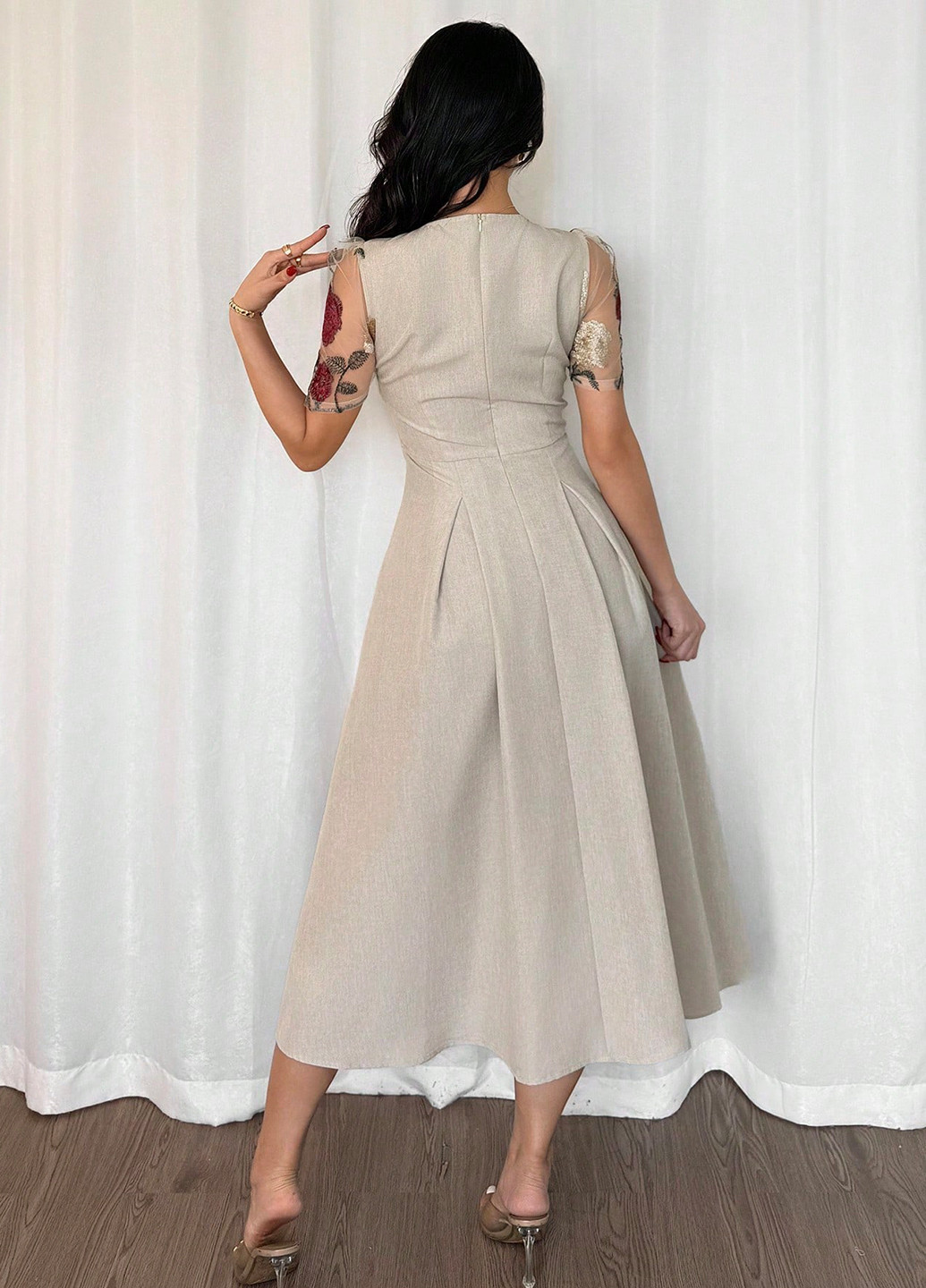 Молочна вечірня сукня кльош SHEIN з квітковим принтом