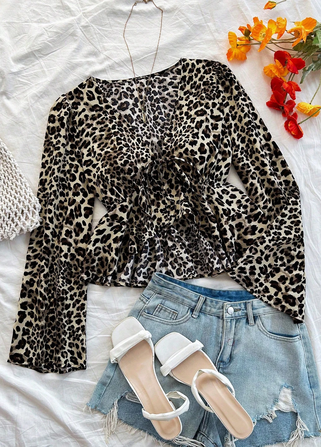 Коричнева блуза з баскою SHEIN
