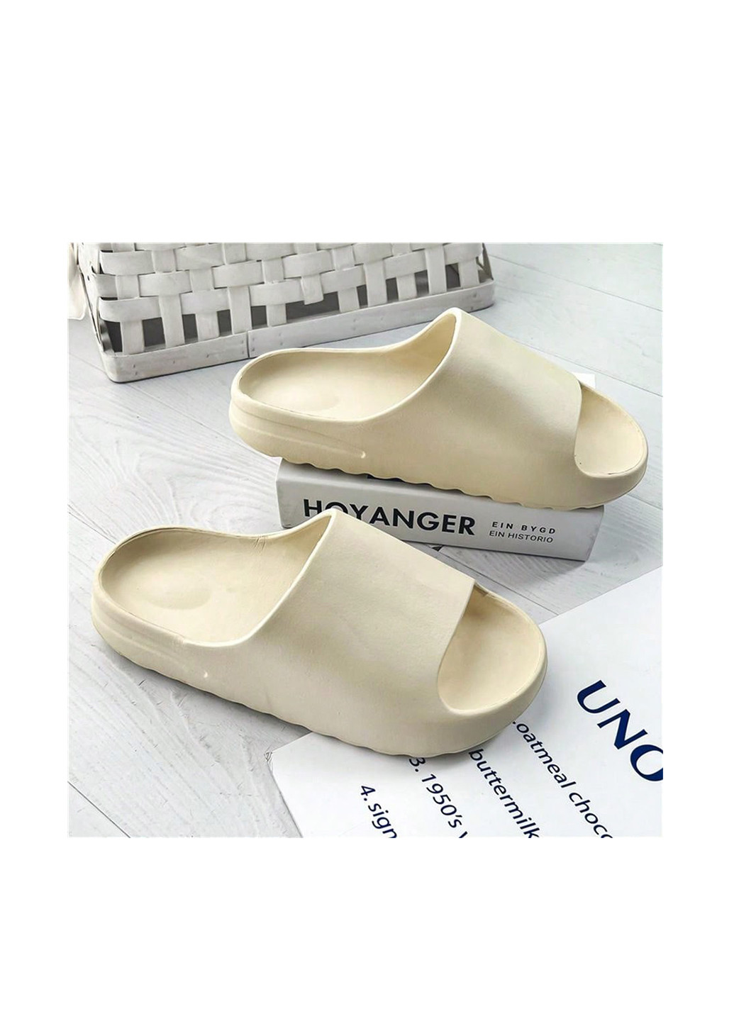 Светло-бежевые кэжуал шлепанцы SHEIN