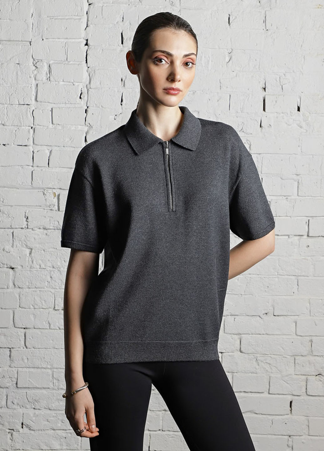 Темно-серая женская футболка-поло Promin однотонная