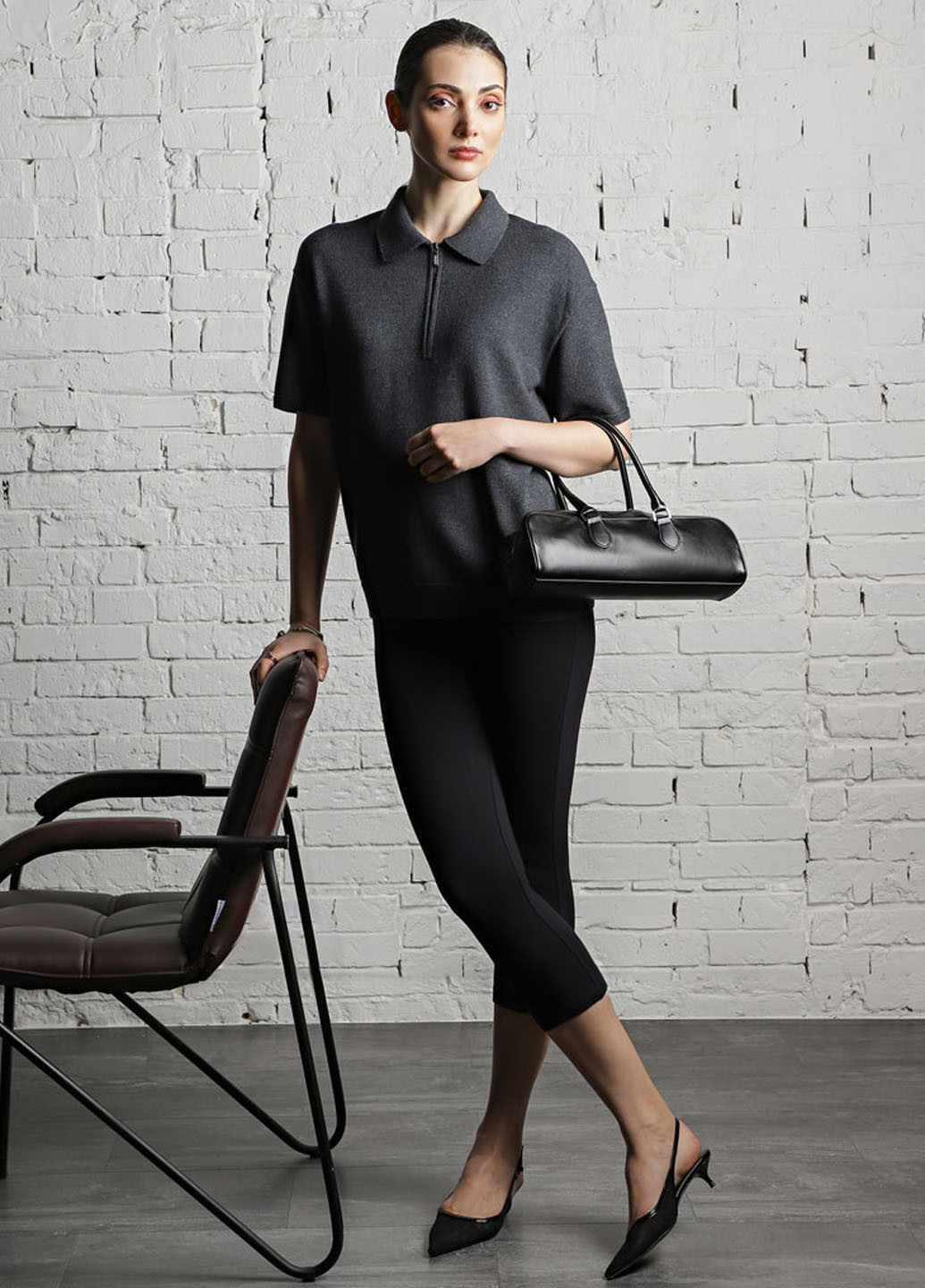 Темно-серая женская футболка-поло Promin однотонная