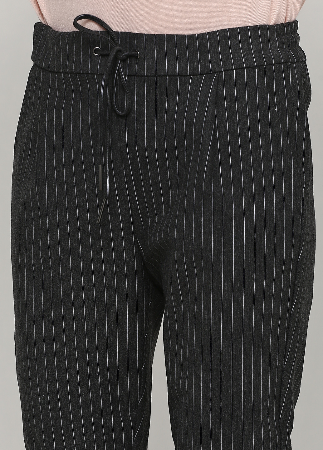 Темно-серые кэжуал демисезонные зауженные брюки Vero Moda