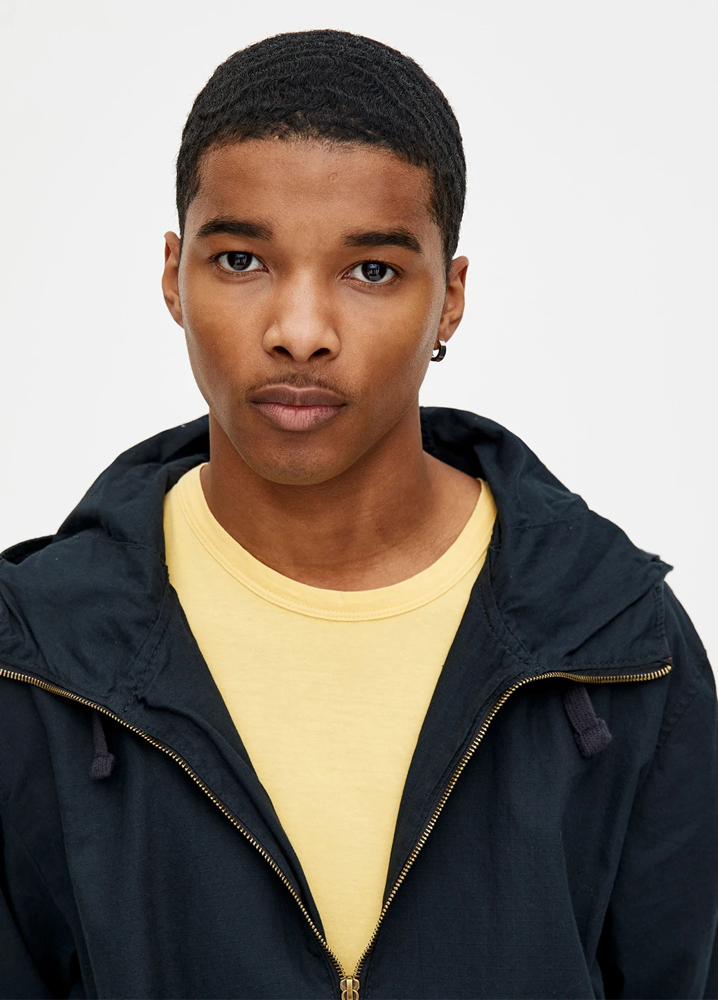 Темно-синяя демисезонная ветровка Pull & Bear