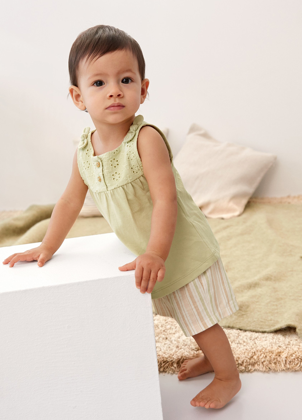 Светло-зеленый летний комплект (туника, шорты, повязка) C&A