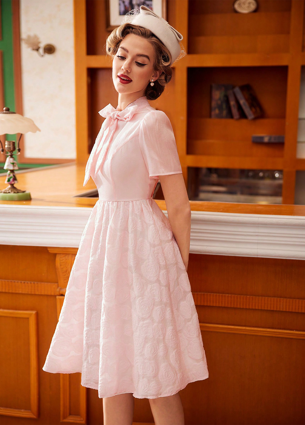 Светло-розовое праздничный платье клеш SHEIN с цветочным принтом