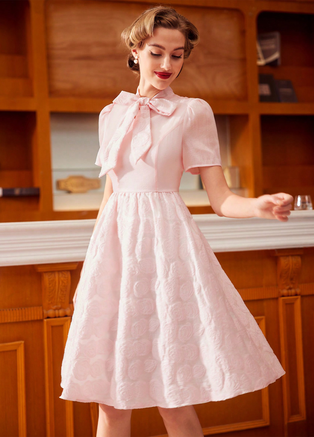 Светло-розовое праздничный платье клеш SHEIN с цветочным принтом