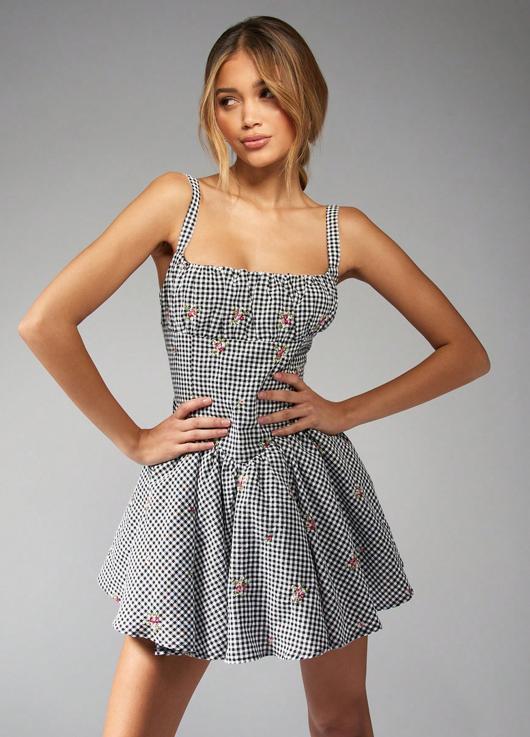 Чорно-білий кежуал сукня з спідницею-сонце SHEIN в клітинку