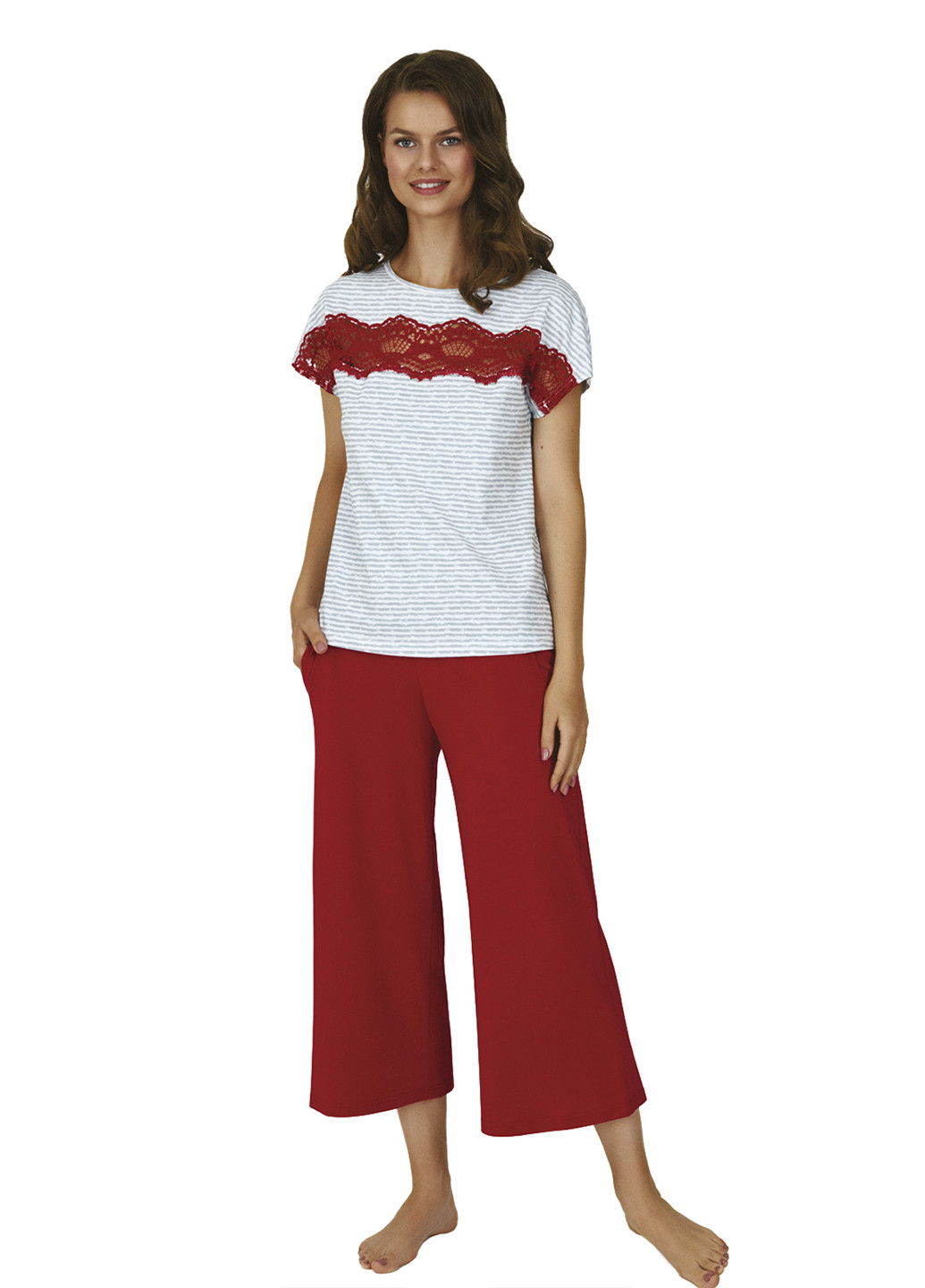 Комбинированная всесезон пижама (футболка, капри) футболка + капри Ellen