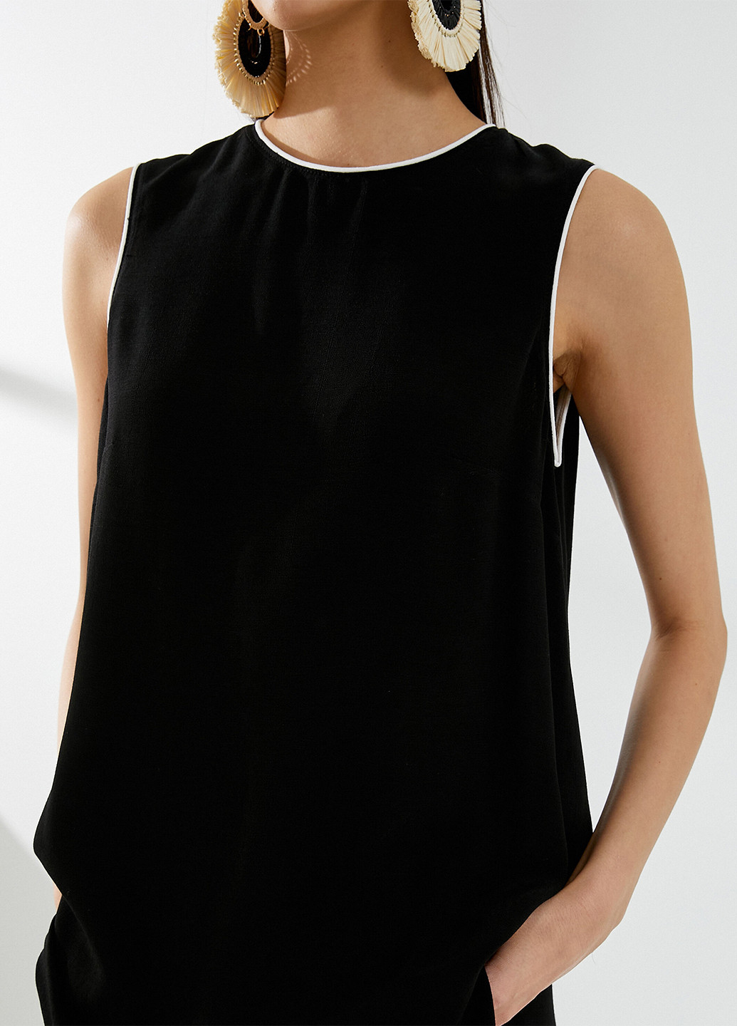 Чорна блуза KOTON