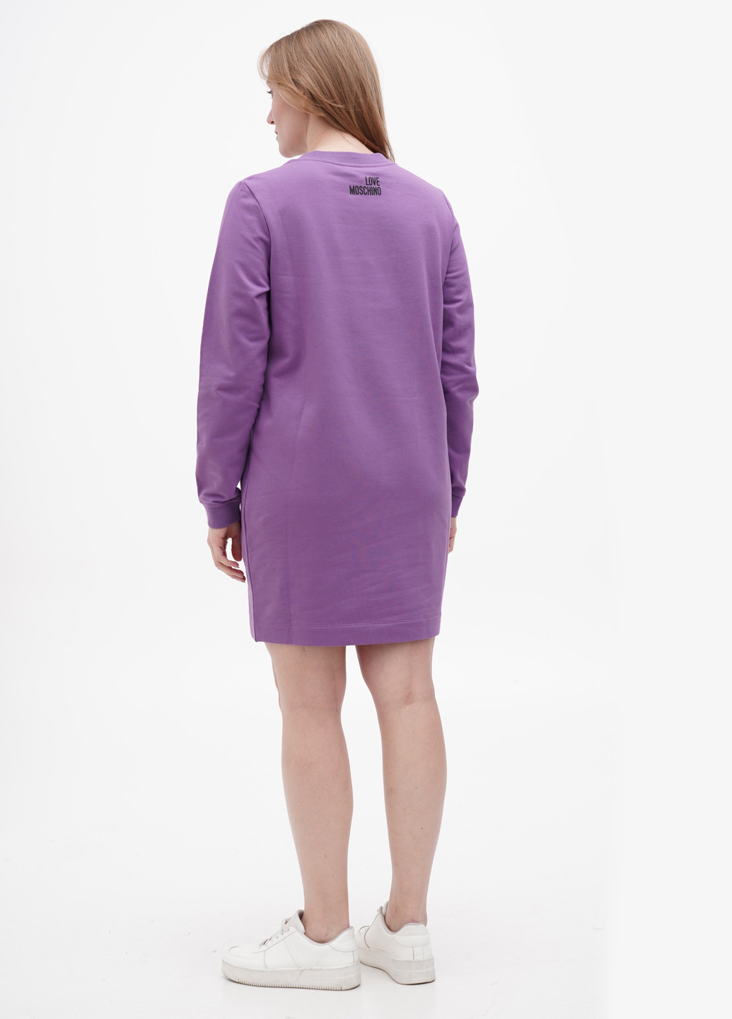 Фиолетовое кэжуал платье платье-свитшот Love Moschino с надписью